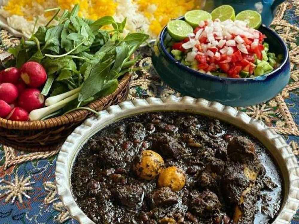 طرز تهیه قورمه سبزی خوشمزه و جا افتاده